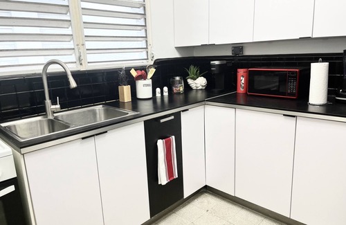Santurce Apartment | New Listing! Central Location-Walk to Beach+near Airport+2 balconies+Mango Tree