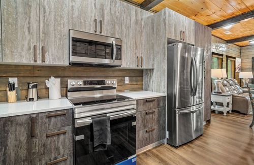 Sevierville Cabin | New Listing! Central To Attractions, Indoor Pool!
