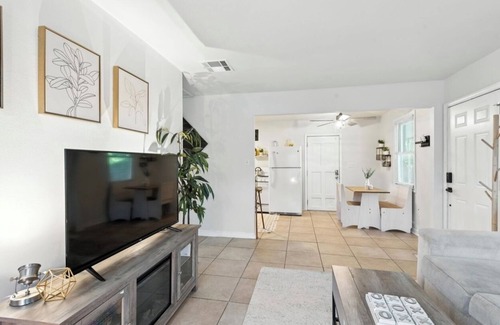 Slidell House | NEW LISTING! Completely renovated modern farmhouse w/3bdr.