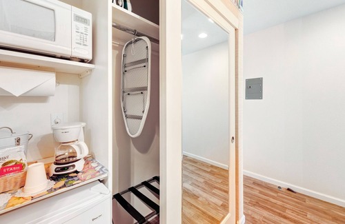 Historic Bayfront Apartment | New listing! Deluxe bayfront studio w/jetted tub & fireplace - near the beach!