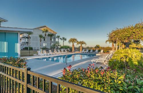 Oceanmarsh Subdivision House | New Listing - First floor condo on Harbor Island