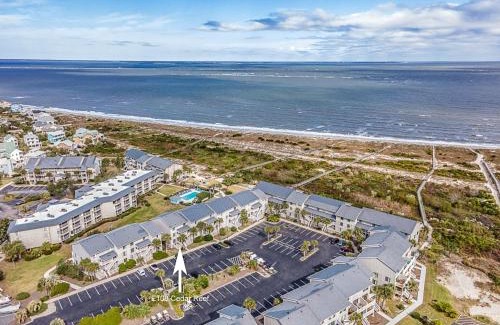 Oceanmarsh Subdivision House | New Listing - First floor condo on Harbor Island