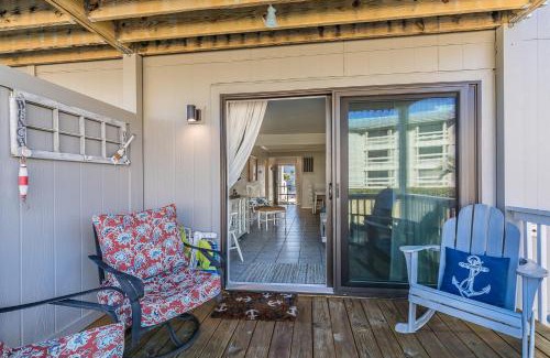 Oceanmarsh Subdivision House | New Listing - First floor condo on Harbor Island