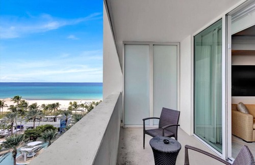 Mid Beach Condo | New Listing - Fontainebleau Sorrento Junior Suite