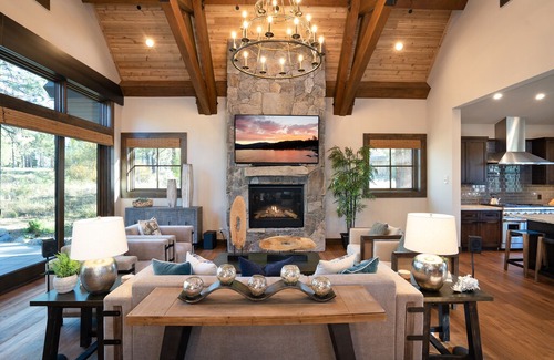 Truckee House | New Listing! Gorgeous 4 Bedroom Home on Gray's Crossing Golf Course!