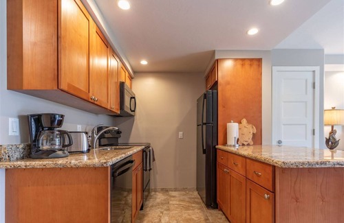Historic Lahaina Front Street Condo | New Listing! Hotel Zone Lahaina Shores Premier Mtn view Studio on the Beach