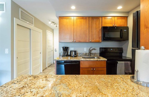 Historic Lahaina Front Street Condo | New Listing! Hotel Zone Lahaina Shores Premier Mtn view Studio on the Beach