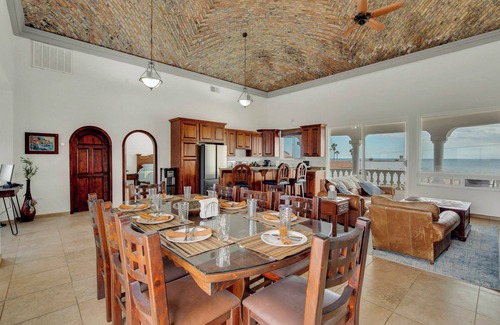 Las Conchas House | New Listing-Juanita Del Sol-4 bedroom, steps to beach