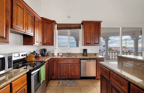 Las Conchas House | New Listing-Juanita Del Sol-4 bedroom, steps to beach