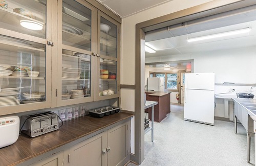 Ashford Cabin | NEW LISTING! Large Lodge at Rainier Lodge (0.4 m from entrance) by RedAwning