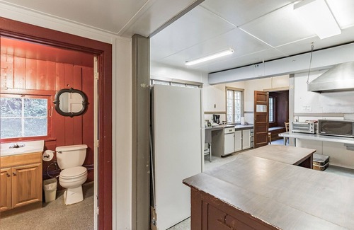 Ashford Cabin | NEW LISTING! Large Lodge at Rainier Lodge (0.4 m from entrance) by RedAwning