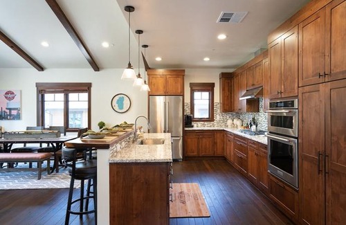 Truckee House | New Listing! Luxury 3bd Residence On Gray's Crossing Golf Course