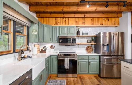 Blue Ridge Cabin | New Listing! Luxury mountain view cabin in the heart of Aska Adventure area