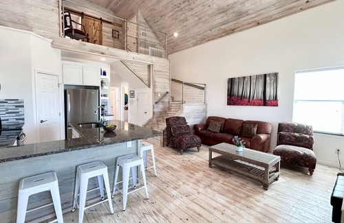 Flour Bluff House | New Listing! Near the Water with Private Pier, Boat Slip & Community Pool!