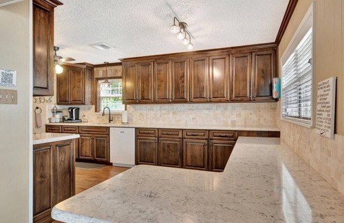 Hemphill House | New Listing- On Toledo Time, Hemphill. TX