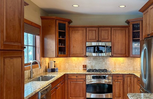 Edwards House | New Listing! Private Nature Trail | Hot Tub | Near Frost Creek Country Club