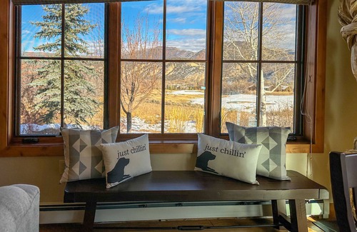 Edwards House | New Listing! Private Nature Trail | Hot Tub | Near Frost Creek Country Club