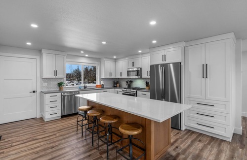 Bend House | New Listing! River Access ~ Fire Pit ~ Remodeled Home ~ All New Furniture!