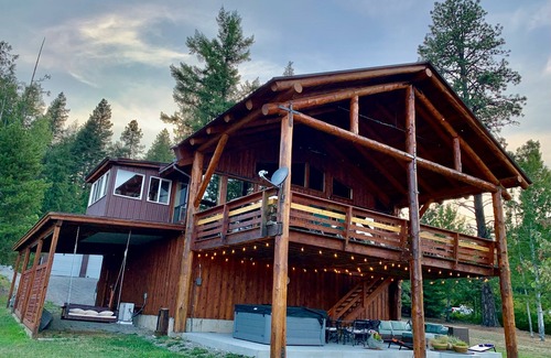 Sandpoint House | NEW LISTING: SANDPOINT LAKEFRONT HOME, ten minutes to free Schweitzer shuttle.
