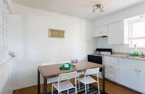 Johnston Terrace House | New Listing! Simple and comfortable 2 bdrm near downtown/AUS