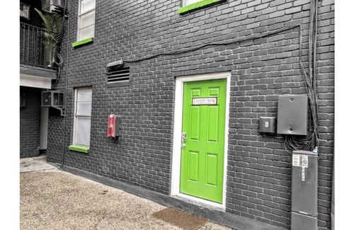 Johnston Terrace House | New Listing! Simple and comfortable 2 bdrm near downtown/AUS