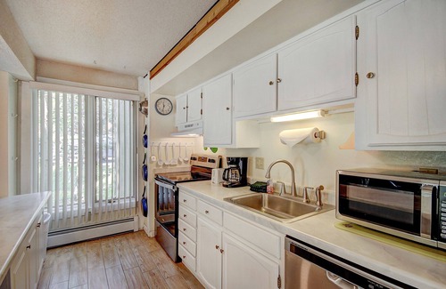 Peak 8 Condo | New Listing! Strike Gold at this Prime Location - Bus Route-Fast WiFi