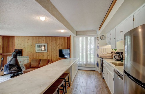 Peak 8 Condo | New Listing! Strike Gold at this Prime Location - Bus Route-Fast WiFi