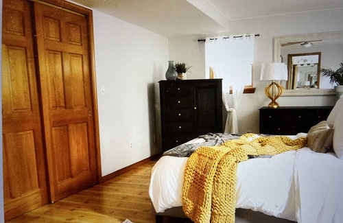 Edison Apartment | New Listing Stylish Entire 1st Floor North Edison Apartment No Stairs