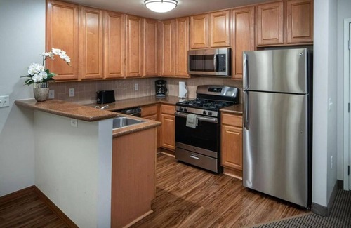 Las Vegas Resort | NEW LISTING! Tahiti Resort 2 Pools HOT TUB Wi-Fi FREE STRIP SHUTTLE Fitness Ctr