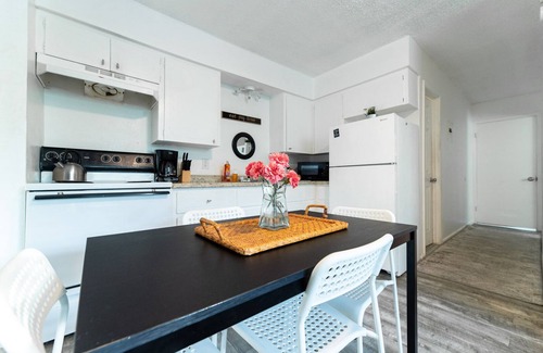 Johnston Terrace House | New Listing! Thrifty and functional 2-bd near AUS and downtown