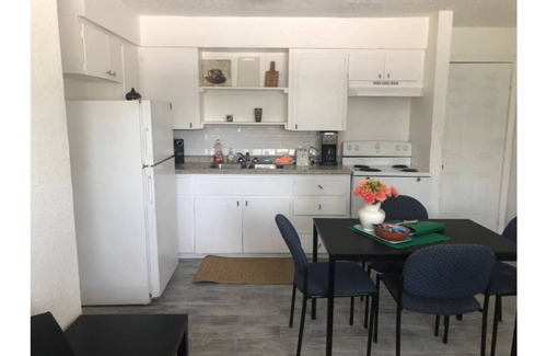 Johnston Terrace House | New Listing! Thrifty & Functional 2 BD near AUS and downtown