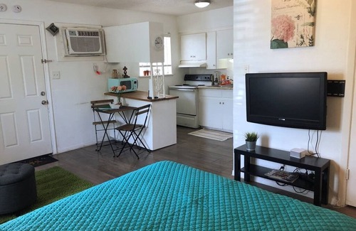 Johnston Terrace Apartment | New Listing! Thrifty / functional studio near AUS / downtown