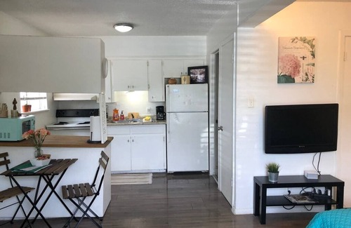 Johnston Terrace Apartment | New Listing! Thrifty / functional studio near AUS / downtown