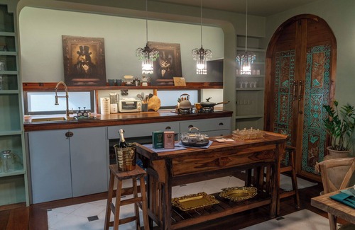 Penestanan Villa | NEW Live like a Queen or King - Unique Victorian House
