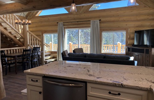 Sunny Slope House | New log cabin in the mountains close to downtown Breckenridge.
