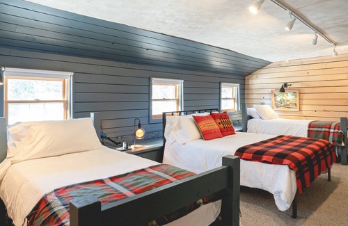 Alanson House | NEW! Log cabin retreat w/modern updates sleeps 14