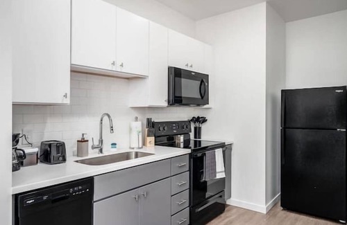 Downtown Columbus Apartment | NEW LOVELY 1BR IN HEART OF COLUMBUS l 24/7 GYM