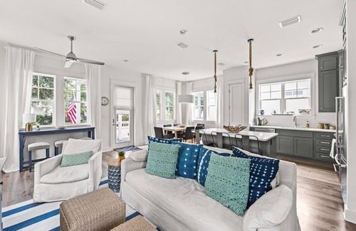 Greenway Park House | NEW! LSV, Bikes, 2 masters! STUNNING + Loaded