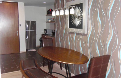 Lapu-Lapu Condo | New Lux. 2 BR Condo - 2 Pools, Gym, woow seaviews, Beach, Tours behind Newtown