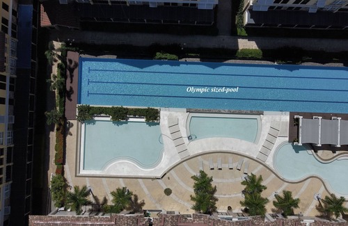 Cebu Condo | New Lux. 2 BR-condo near SM Seaside Mall - Huge Pools, Gym, Tours, Netflix