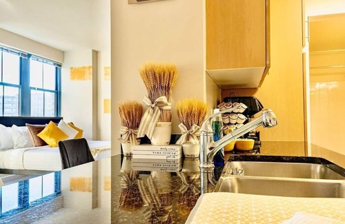 Pentagon City Apartment | NEW! Lux DMV-WiFi-Cozy Suite-DC Airport