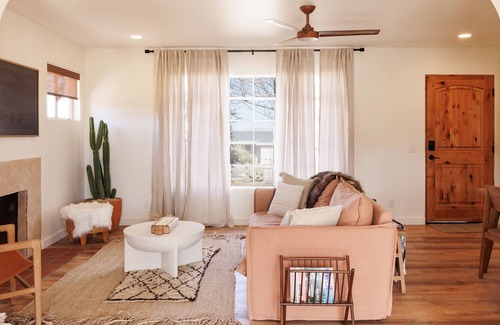 Joshua Tree House | NEW - Luxe Desert Cabin - Minutes from JTNP & Downtown Joshua Tree