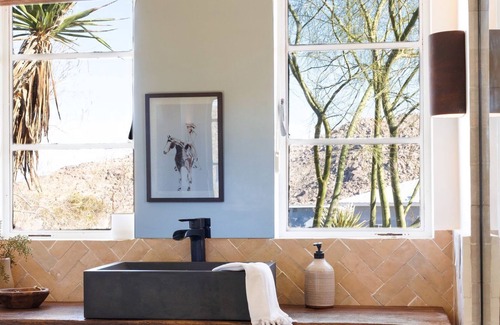 Joshua Tree House | NEW - Luxe Desert Cabin - Minutes from JTNP & Downtown Joshua Tree