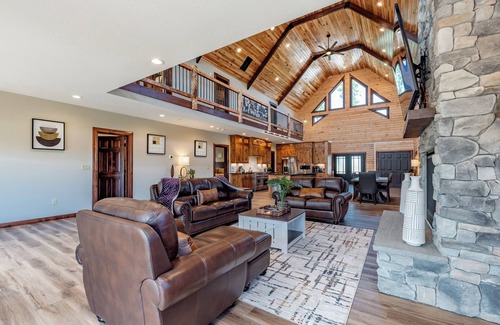 McHenry House | New! Luxe Lodge w/Views, Fire Pit & Hot Tub
