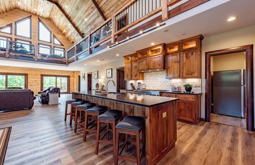 McHenry House | New! Luxe Lodge w/Views, Fire Pit & Hot Tub