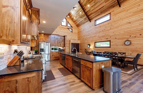 McHenry House | New! Luxe Lodge w/Views, Fire Pit & Hot Tub