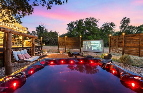 Marble Falls Cabin | New Luxe River Yurt, Hot Tub,Kayaks, Movie Projector, Rainfall Shower