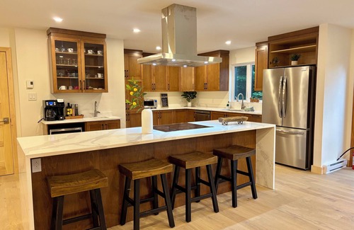 St-Adolphe-d'Howard House | NEW Luxury Lakefront Villa SPA Billiards Ping Pong