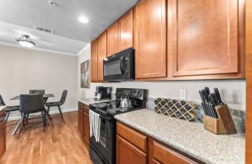 Reno/Tahoe Airport Apartment | New Luxurious 1BR Apt Heated Pool, Spa, & Sauna