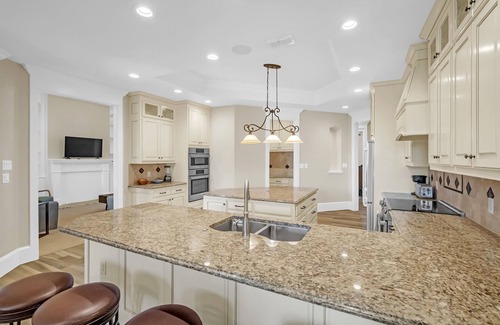 Kingsbury House | NEW! Luxurious 4-Bedroom Oasis with Private Pool